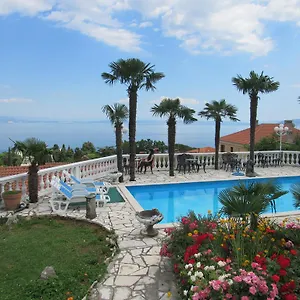 https://apartments-villa-palme.primorje-gorskikotar.com